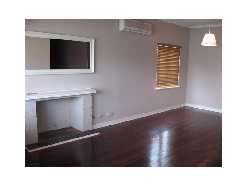 98 Kitchener Road, Alfred Cove WA 6154