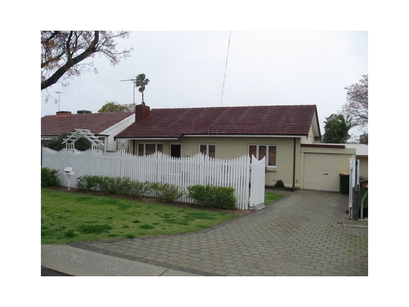 98 Kitchener Road, Alfred Cove WA 6154