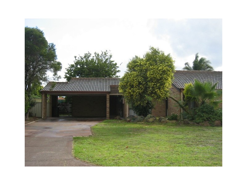 9 Fowler Row, Leeming WA 6149