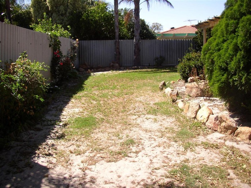 9 Fowler Row, Leeming WA 6149