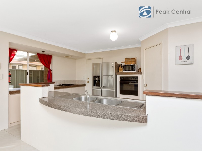 1 Barcroft Court, Atwell WA 6164