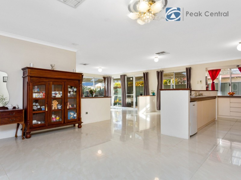 1 Barcroft Court, Atwell WA 6164