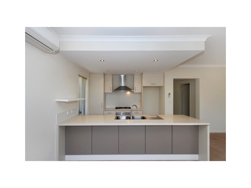 20/18 Deanmore Bend, Hammond Park WA 6164