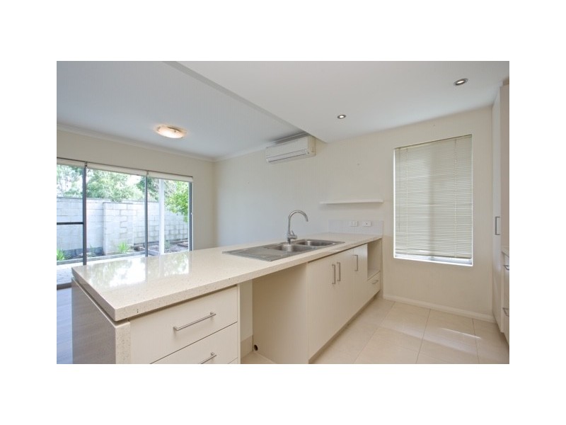 20/18 Deanmore Bend, Hammond Park WA 6164
