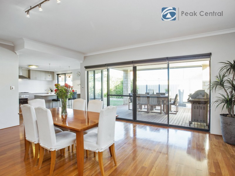 6 Plymouth Corner, Success WA 6164