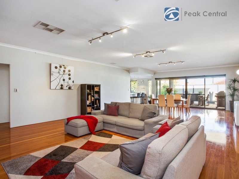 6 Plymouth Corner, Success WA 6164