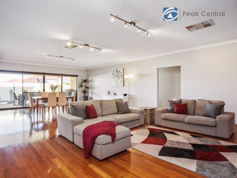 6 Plymouth Corner, Success WA 6164