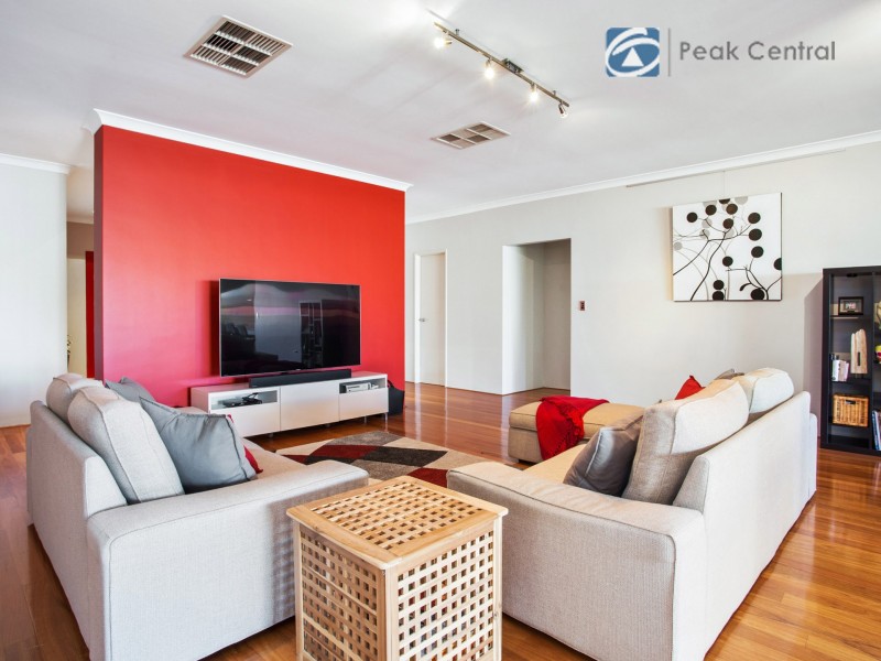 6 Plymouth Corner, Success WA 6164