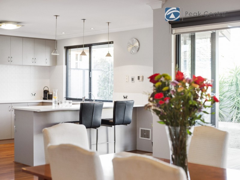 6 Plymouth Corner, Success WA 6164