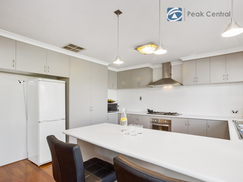 6 Plymouth Corner, Success WA 6164