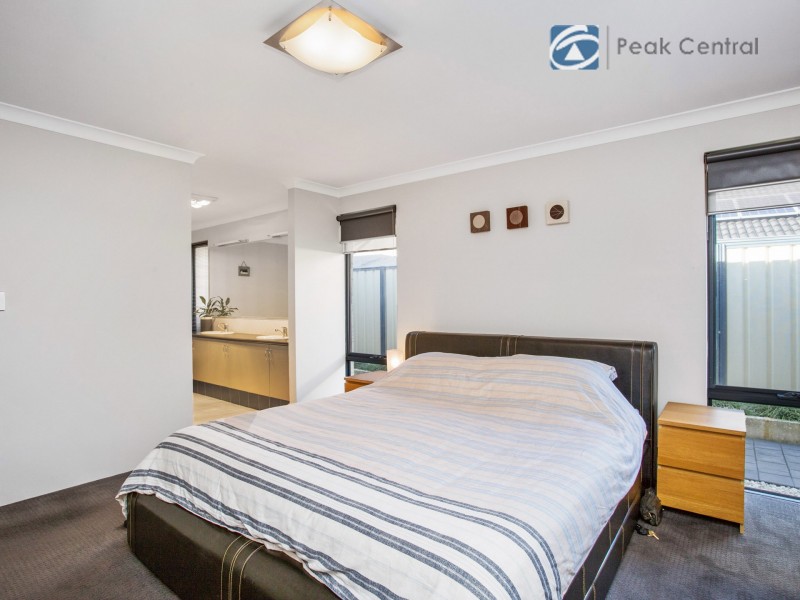 6 Plymouth Corner, Success WA 6164