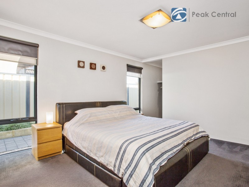 6 Plymouth Corner, Success WA 6164