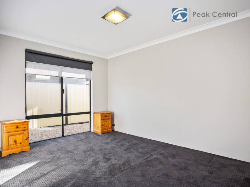 6 Plymouth Corner, Success WA 6164