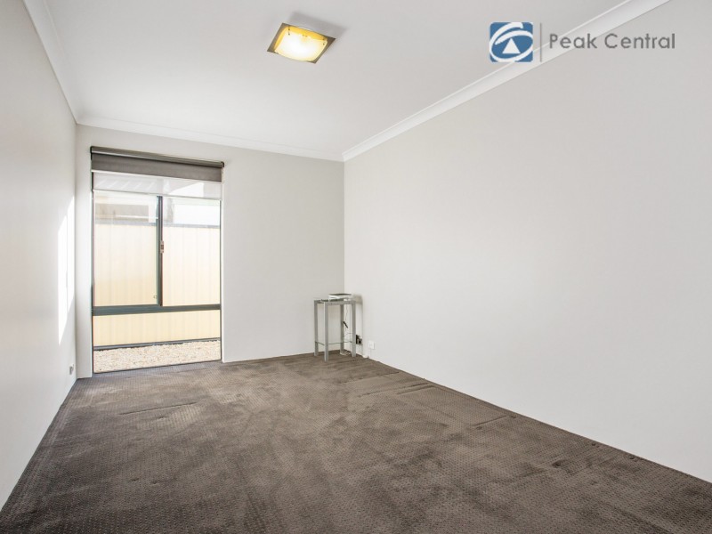 6 Plymouth Corner, Success WA 6164