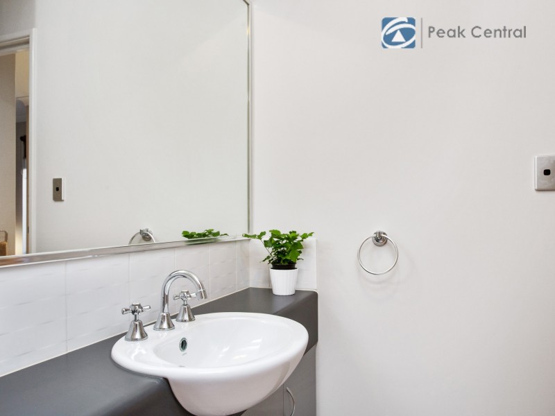 6 Plymouth Corner, Success WA 6164