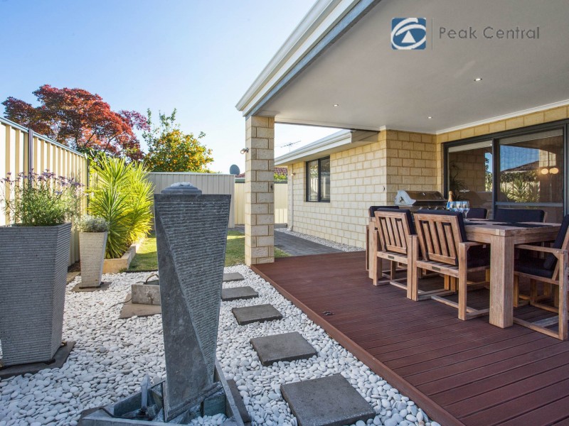 6 Plymouth Corner, Success WA 6164