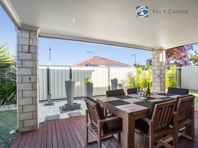 6 Plymouth Corner, Success WA 6164