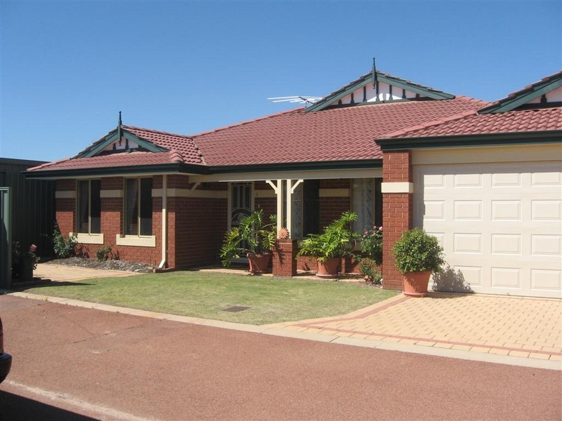 2 Heath Close, Atwell WA 6164