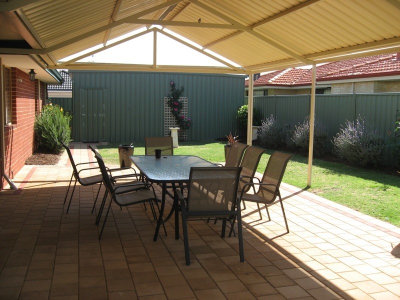 2 Heath Close, Atwell WA 6164