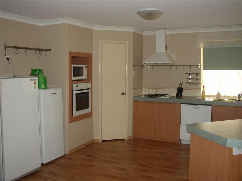 2 Heath Close, Atwell WA 6164