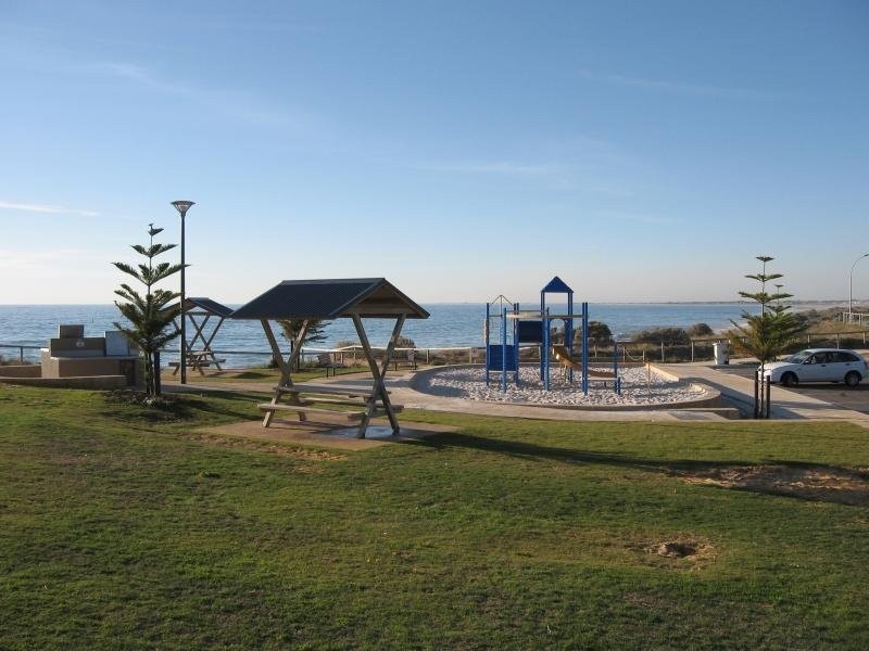 6 Nestor Way, Silver Sands WA 6210