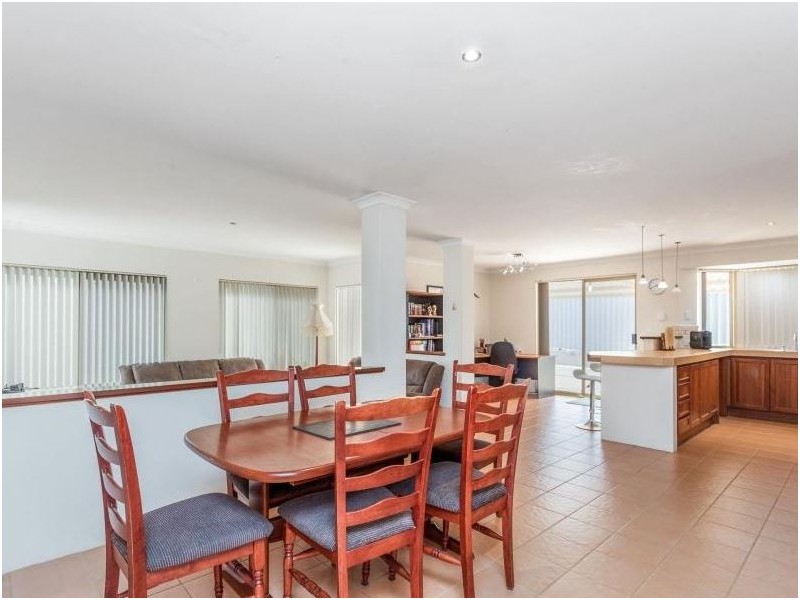 5 Minyon Circuit, Atwell WA 6164