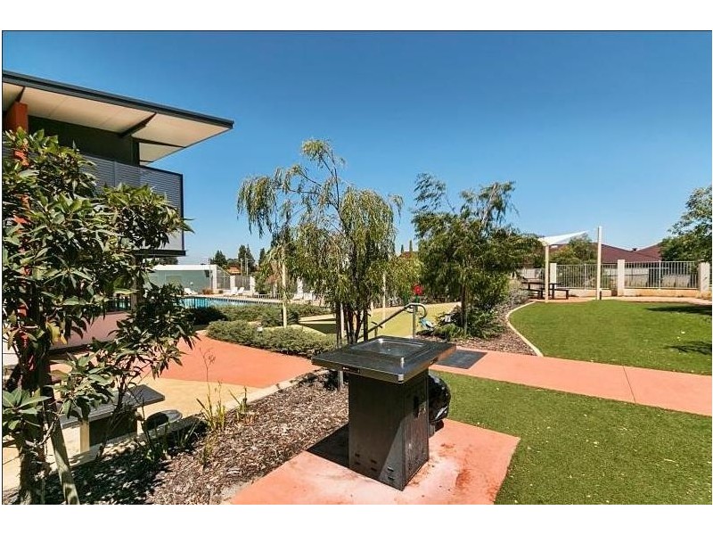 402/17 Malata Cresecent, Success WA 6164