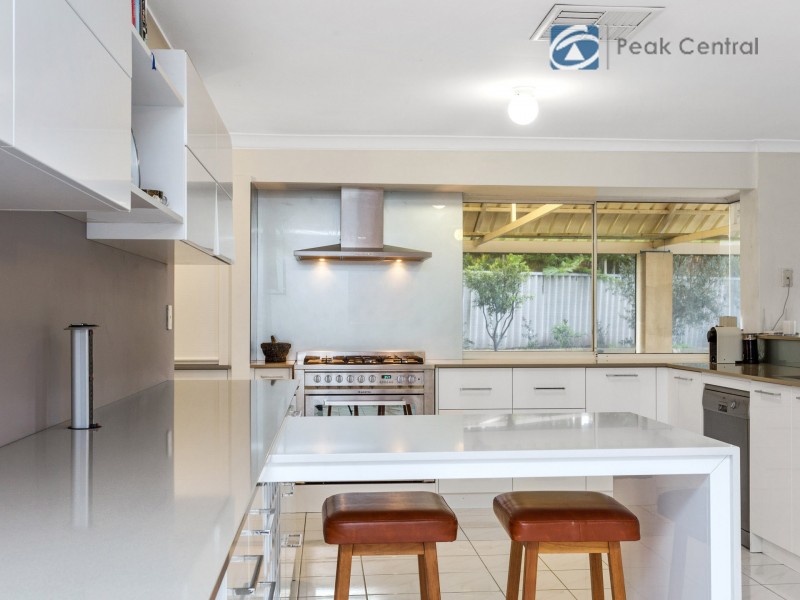 10 Marie Court, Atwell WA 6164