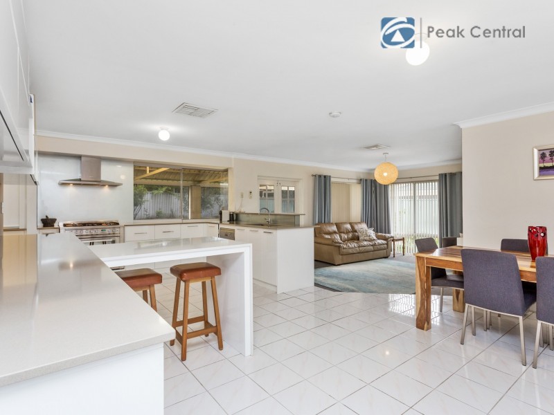 10 Marie Court, Atwell WA 6164