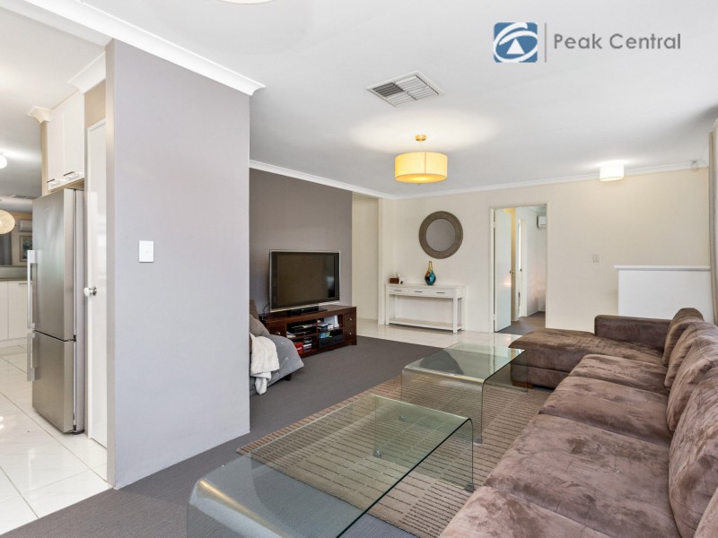 10 Marie Court, Atwell WA 6164