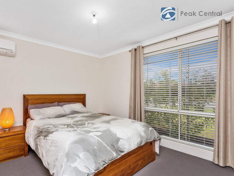 10 Marie Court, Atwell WA 6164