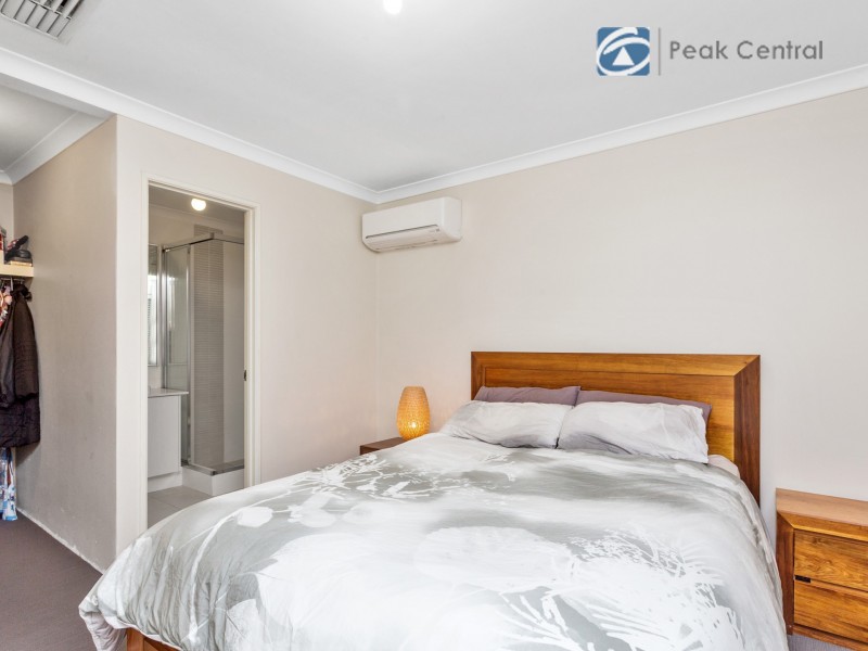 10 Marie Court, Atwell WA 6164