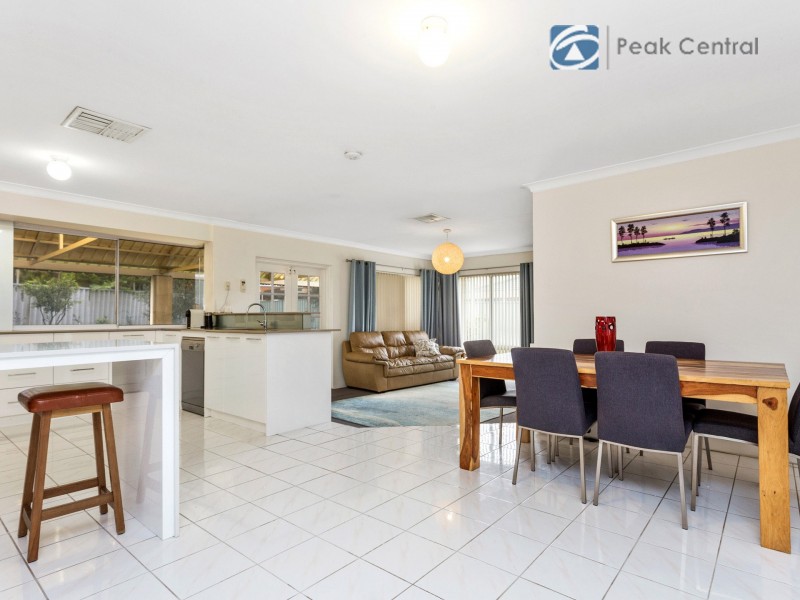 10 Marie Court, Atwell WA 6164