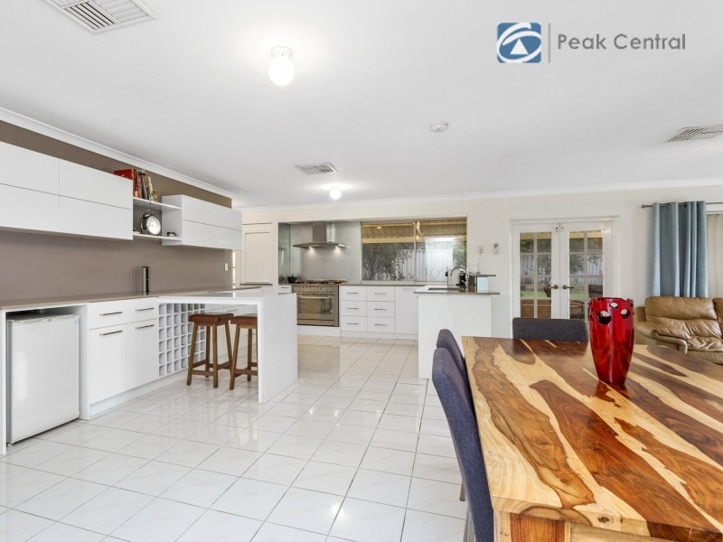 10 Marie Court, Atwell WA 6164