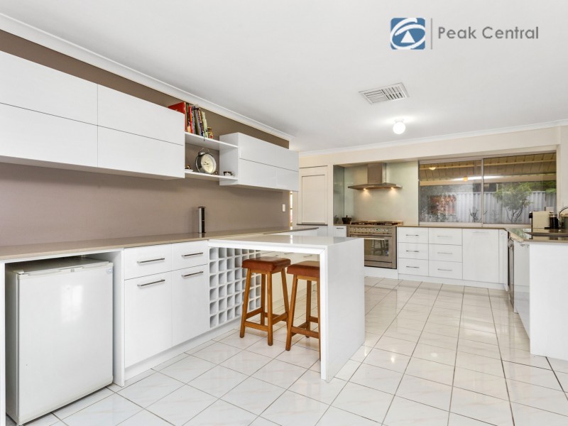 10 Marie Court, Atwell WA 6164