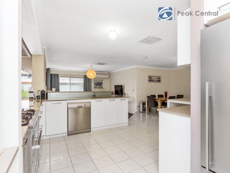 10 Marie Court, Atwell WA 6164