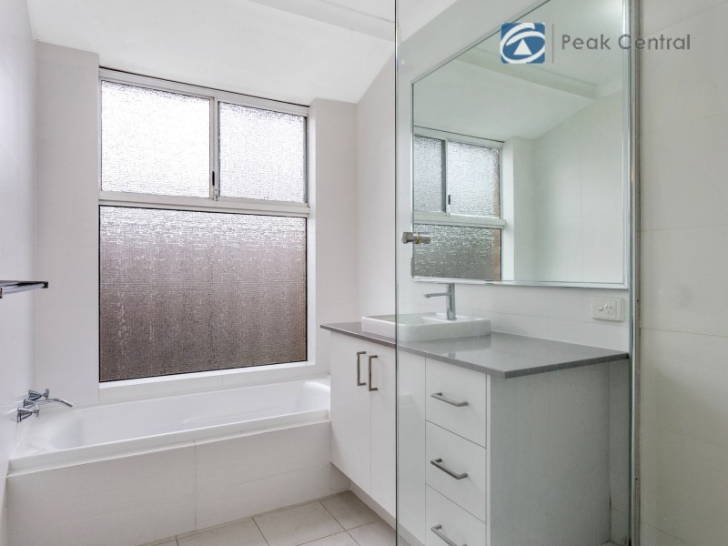 10 Marie Court, Atwell WA 6164