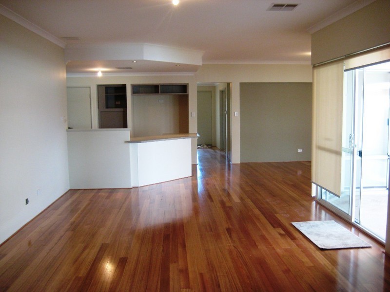 11 Kingsway Gardens, Canning Vale WA 6155