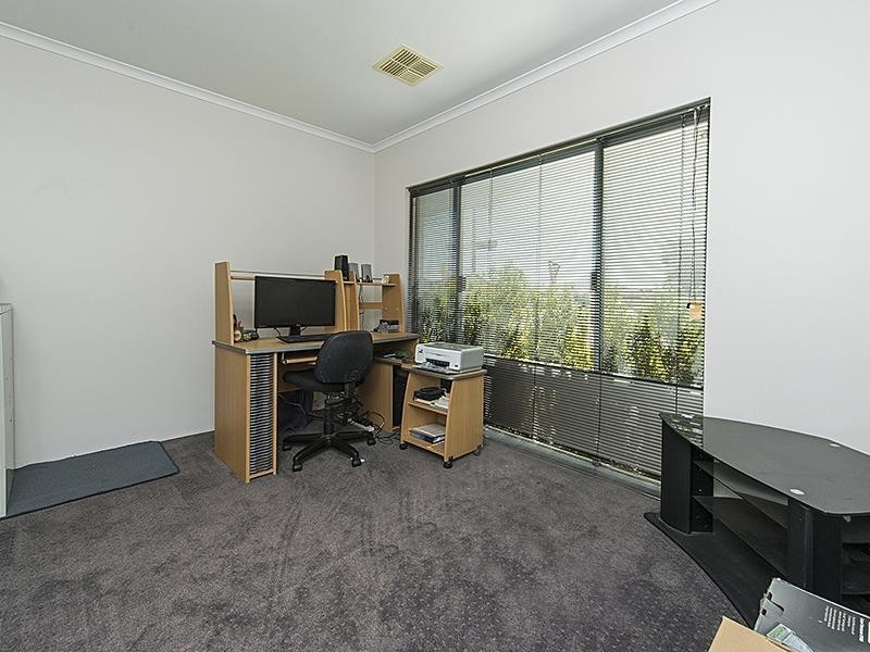 27 Oak Ridge Meander, Success WA 6164