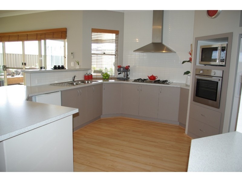 32 Halcyon Way, Atwell WA 6164