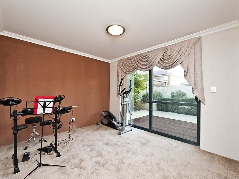 21 Swallowtail Ave, Success WA 6164