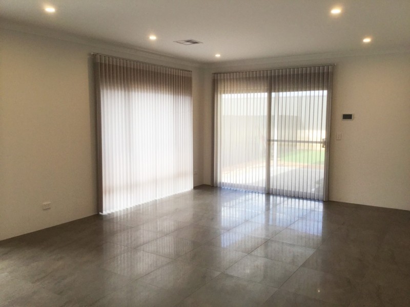11 Grapestone Road, Piara Waters WA 6112