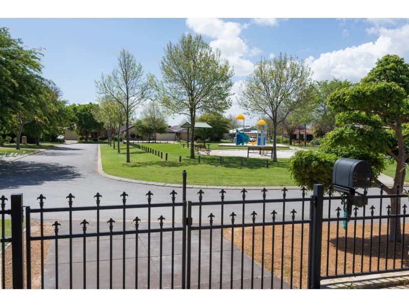 2 Tozer Loop, Atwell WA 6164