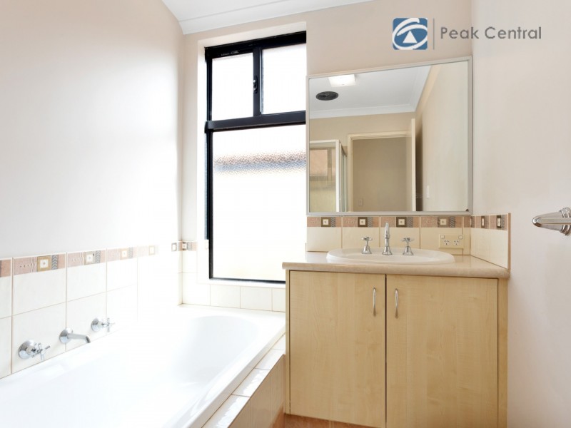 3 Sweetwater Bend, Success WA 6164