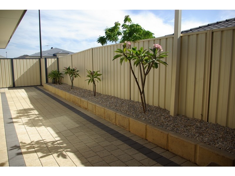 6 Caridean Way, Hammond Park WA 6164
