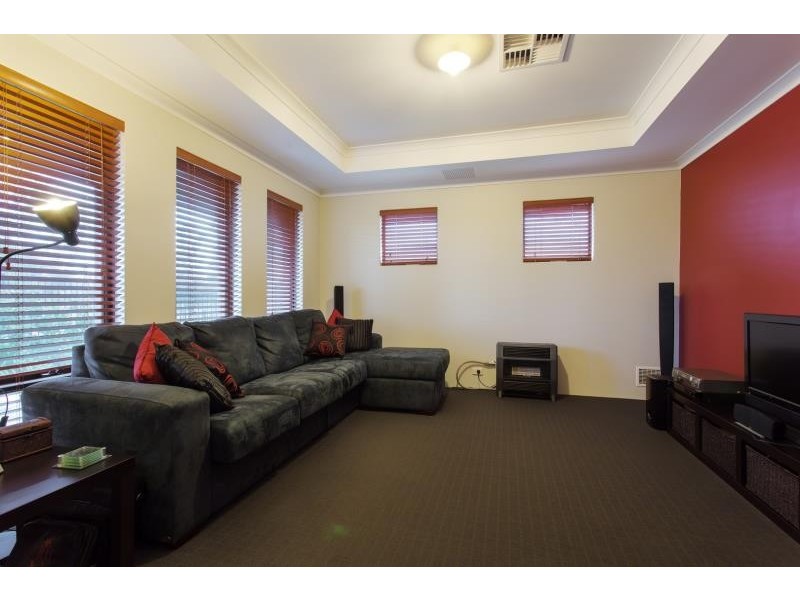 13 Lambeth Circle, Wellard WA 6170