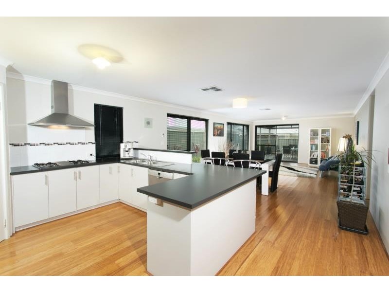 13 Lambeth Circle, Wellard WA 6170