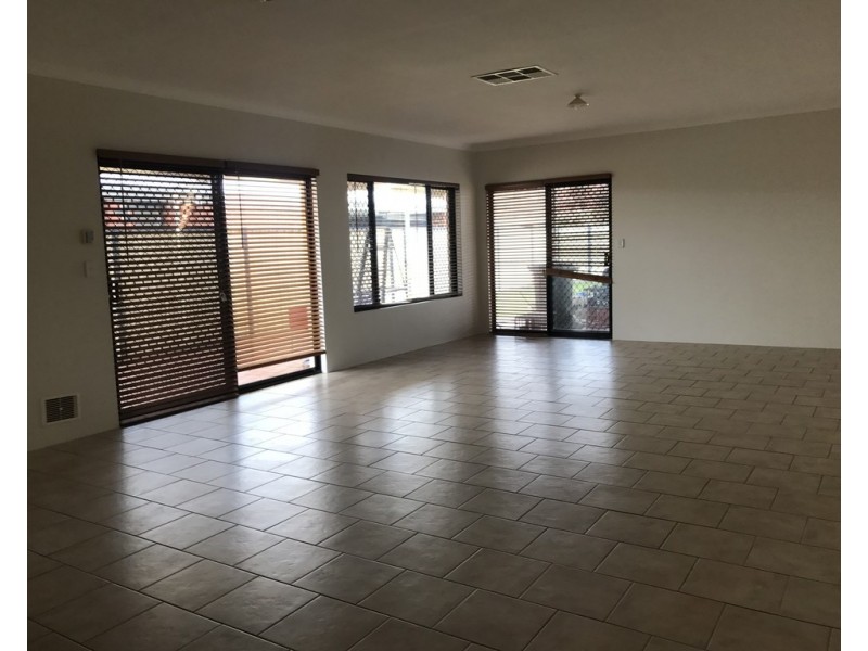 295 Wentworth Pde, Success WA 6164