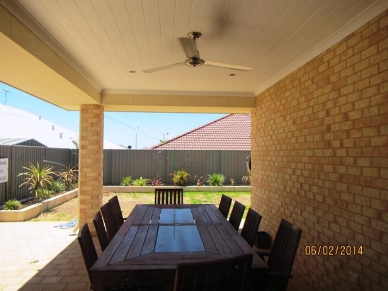 6 Chatham Way, Harrisdale WA 6112