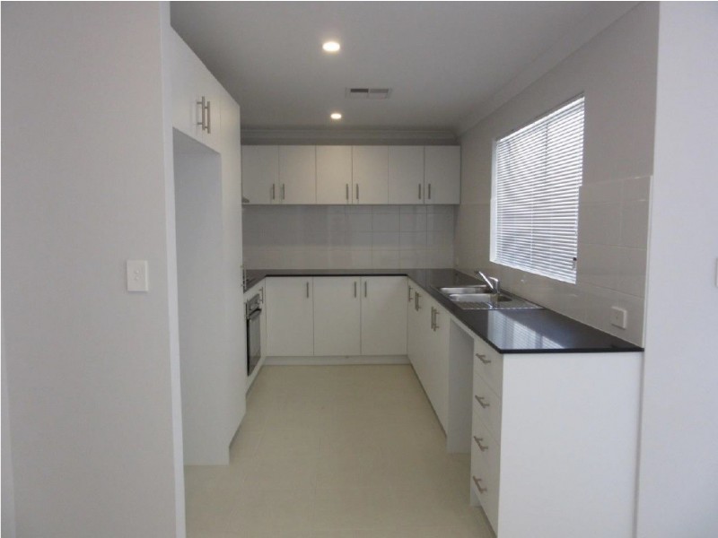 3/4 Skipper Crescent, Success WA 6164